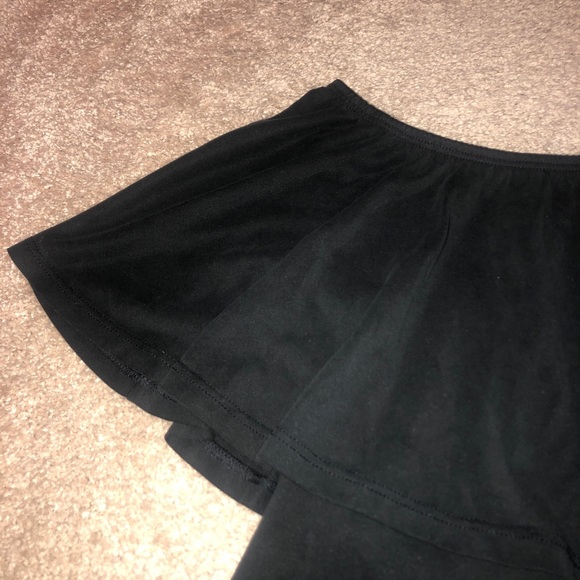 ❤️Sun and Shadow off the shoulder black top - Picture 2 of 4